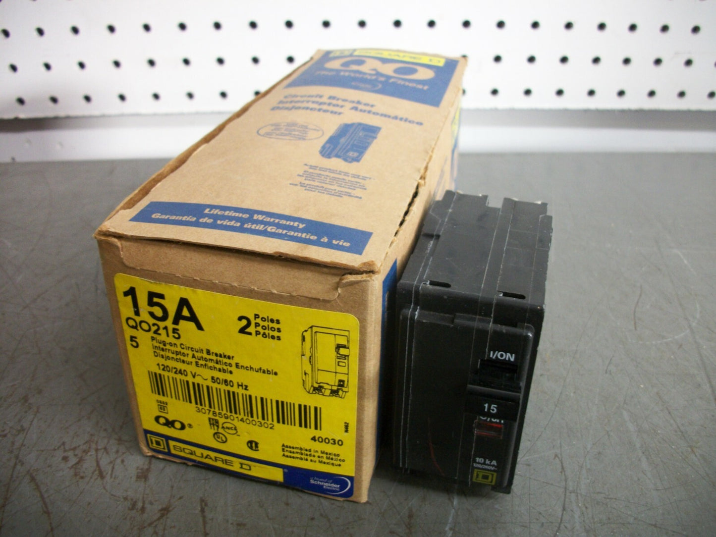 SQUARE D QO CIRCUIT BREAKER QO215 15AMP 240VOLT 2POLE NOB