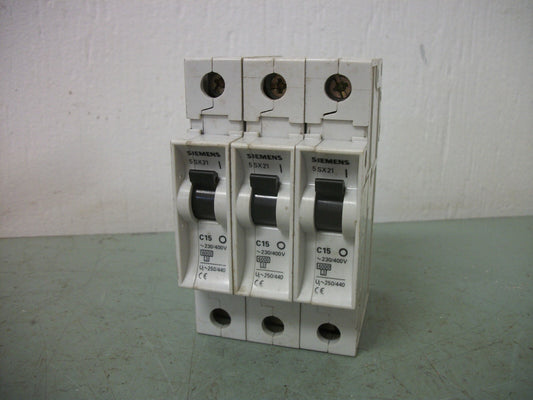 SIEMENS LOT OF 3 MINI CIRCUIT BREAKERS 5SX21C15 15AMP 400VOLT 1POLE