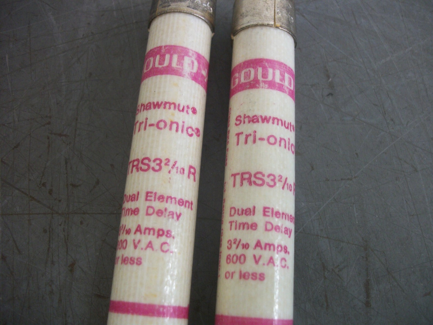 GOULD SHAWMUT LOT OF 2 TRI-ONIC FUSES TRS3-2/10R 3-2/10AMP 600VOLT NOB