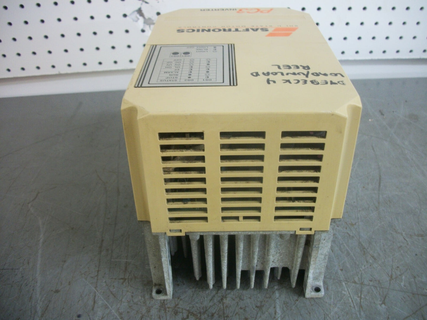 SAFTRONICS PC3 1.5HP INVERTER DRIVE CIMR-PCU40P7 3PH 460VOLT 2KVA 2.6AMP