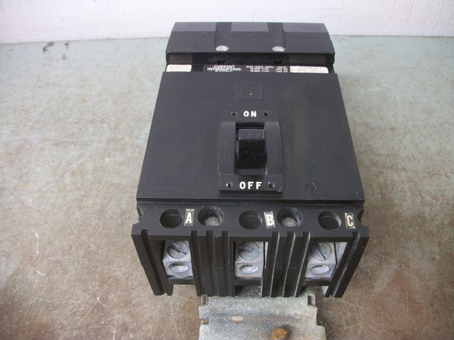 SQUARE D I-LINE FA CIRCUIT BREAKER FA34100 100AMP 480VOLT 3POLE BLACK