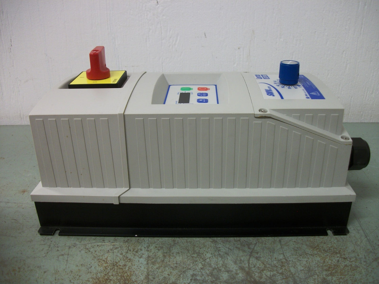 LENZE AC TECH 0.5HP FREQUENCY INVERTER DRIVE ESV371N01SMC 230VOLT 2.4AMP