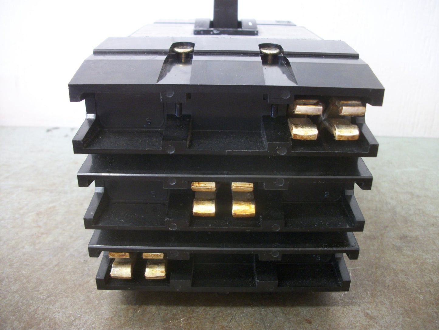 SQUARE D I-LINE KA CIRCUIT BREAKER KA36200 200AMP 600VOLT 3POLE GRAY