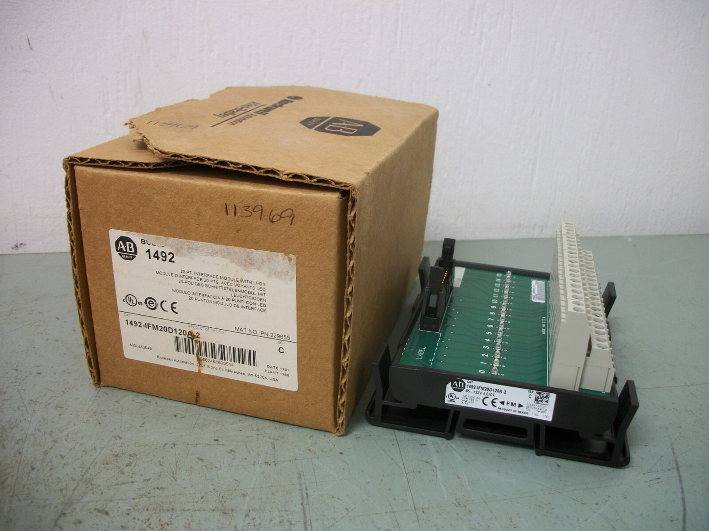 ALLEN-BRADLEY 20-POINT INTERFACE MODULE WITH LEDS 1492-IFM20D120A-2 NIB