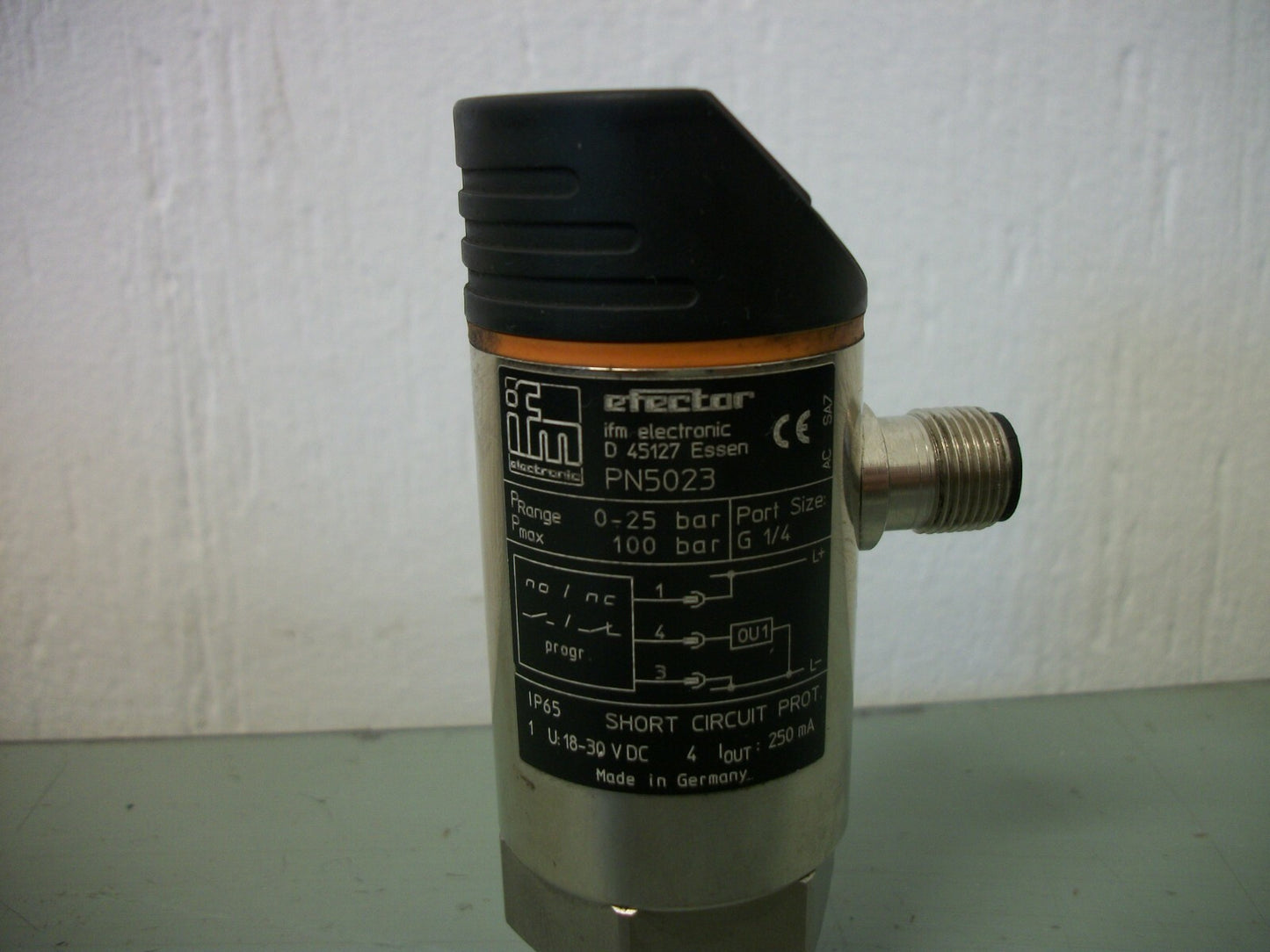 IFM EFECTOR LED DISPLAY 1/4" PRESSURE SENSOR PN5023 0-25BAR 100BAR