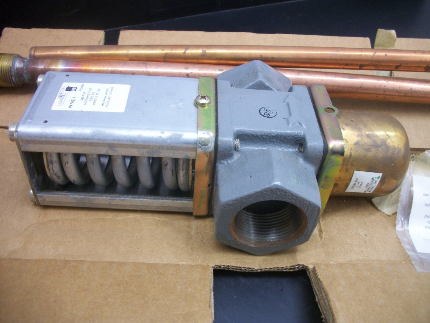 JOHNSON CONTROLS V47AE-1 SIZE 1-1/4" WATER VALVE V47AE-1C 75-135 DEG F NIB