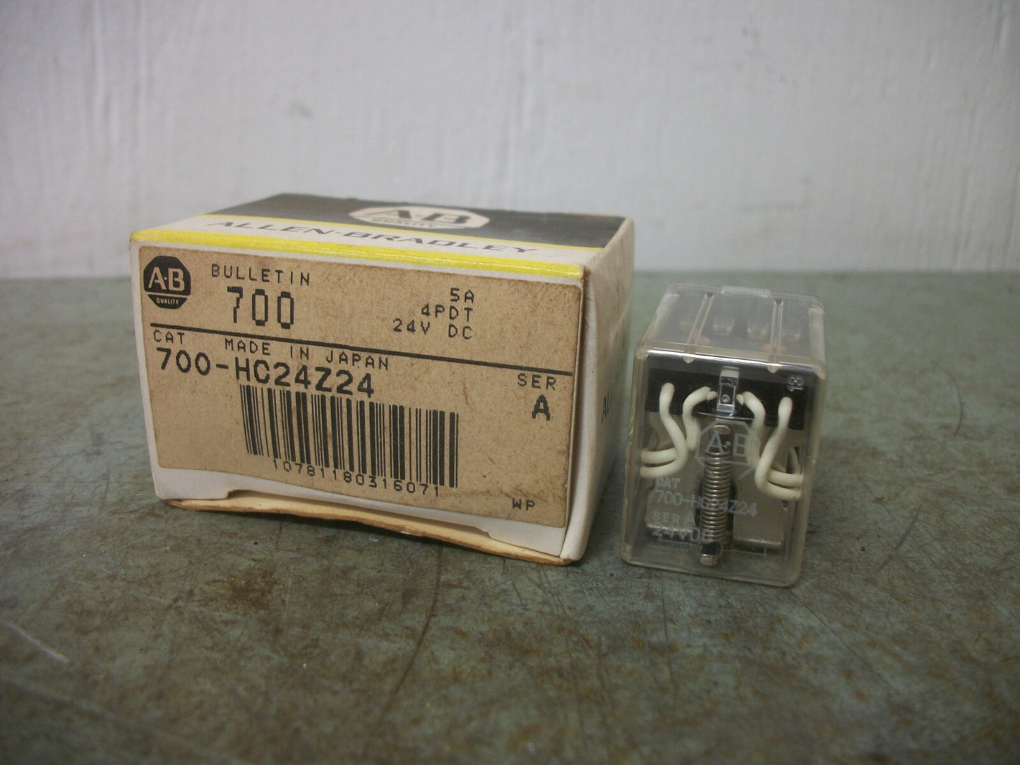 ALLEN-BRADLEY 4PDT RELAY SERIES A 700-HC24Z24 5AMP 24VCOIL NIB