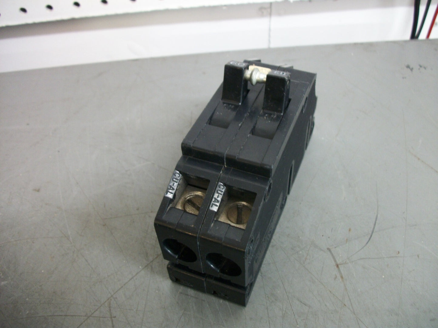 GTE SYLVANIA TYPE QC CIRCUIT BREAKER QC260 60AMP 240VOLT 2POLE CHIPPED