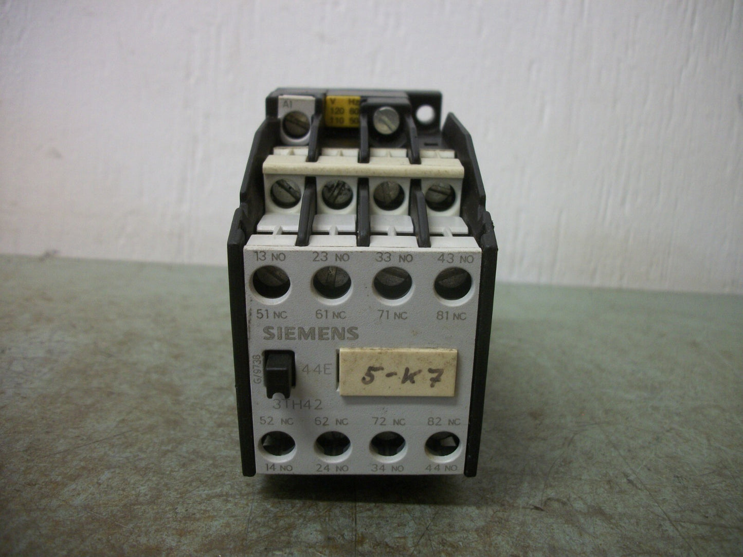 SIEMENS CONTACTOR 3TH4244-0A 16AMP 120VCOIL 3PH 690V 4KW
