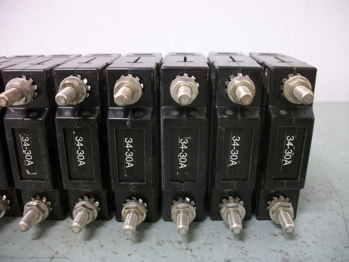 CARLINGSWITCH LOT OF 9 CIRCUIT BREAKERS CA1-X0-02-018-121-C 30AMP 277VOLT 1POLE