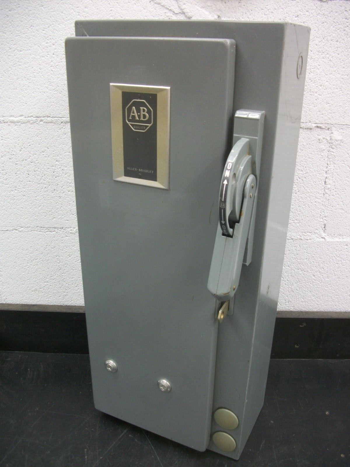 ALLEN-BRADLEY STARTER COMBO SIZE 0 709-AOA103 120VCOIL 30AMP  FUSIBLE