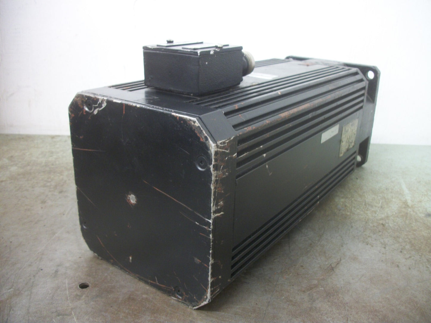 PACIFIC SCIENTIFIC 5.7KW AC SERVO MOTOR MS57N-30C0-000 580VOLT 3000RPM