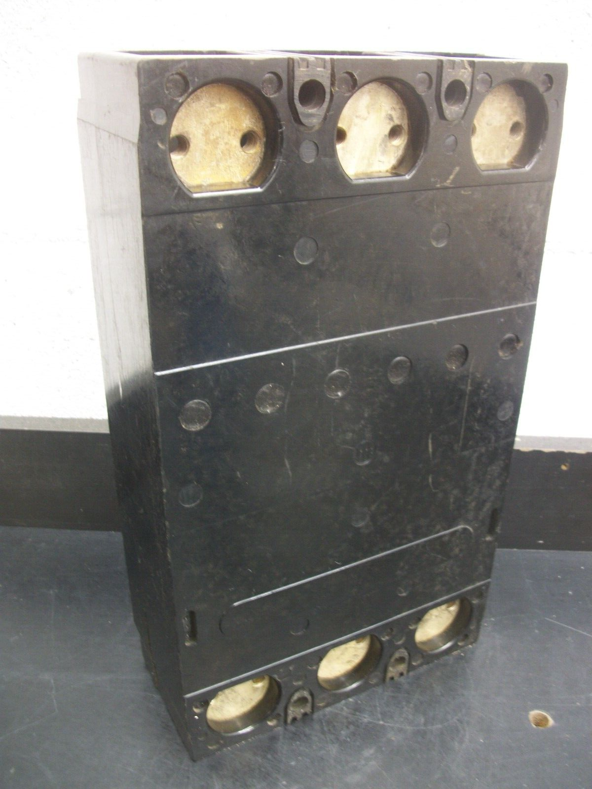 SIEMENS ITE KM3 CIRCUIT BREAKER KM3F800 800AMP 600VOLT 3POLE W/400A TRIP