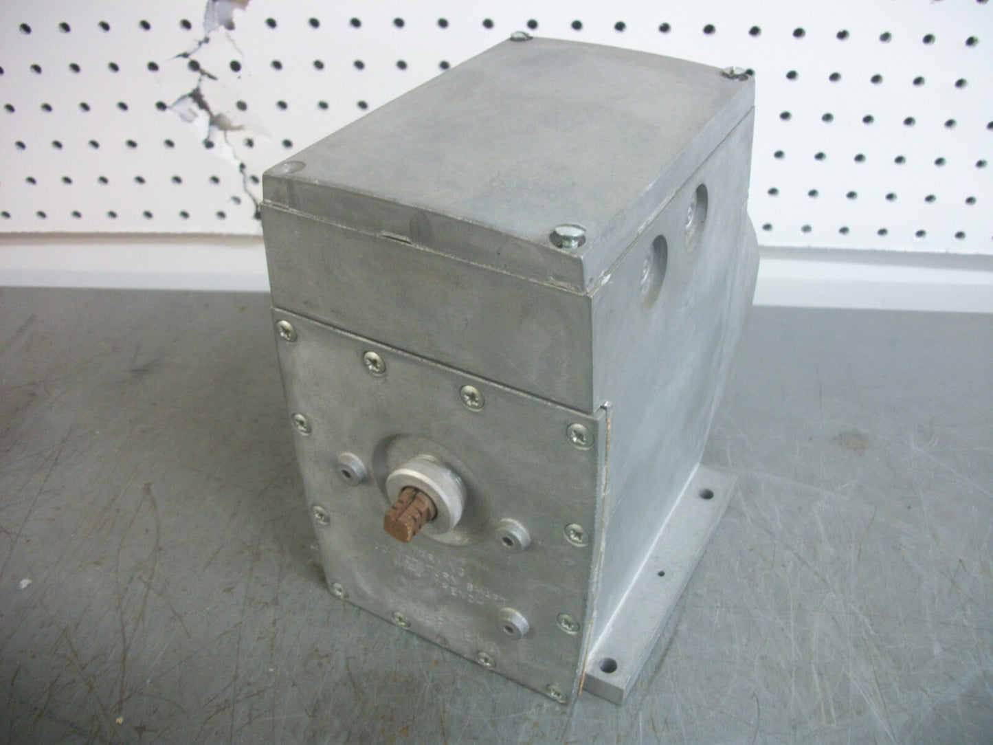 HONEYWELL MODUTROL MOTOR ACTUATOR M945A10173 24VOLT 1.26AMP 28W NOB