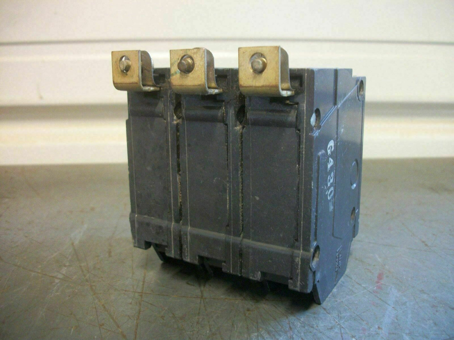 GE THQB CIRCUIT BREAKER THQB32015 15AMP 240VOLT 3POLE OLD
