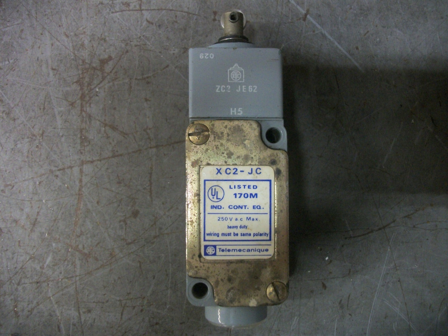TELEMECANIQUE LIMIT SWITCH XC2-JC NOB
