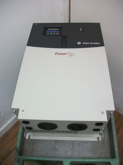 ALLEN-BRADLEY POWERFLEX 400 50HP AC DRIVE 22C-D072A103 3PH 460VOLT