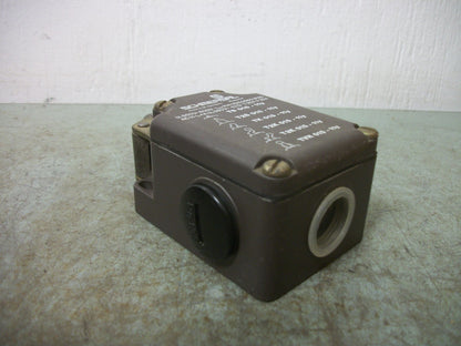 SCHMERSAL HEAVY DUTY LIMIT SWITCH TK015-11Y NOB