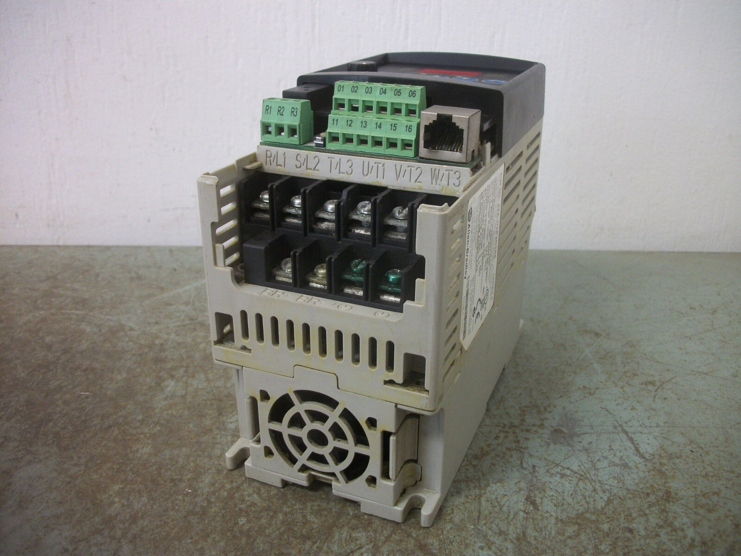 ALLEN-BRADLEY POWERFLEX 4 1HP AC DRIVE 22A-D2P3N104 460VOLT 3PH 2.3AMP