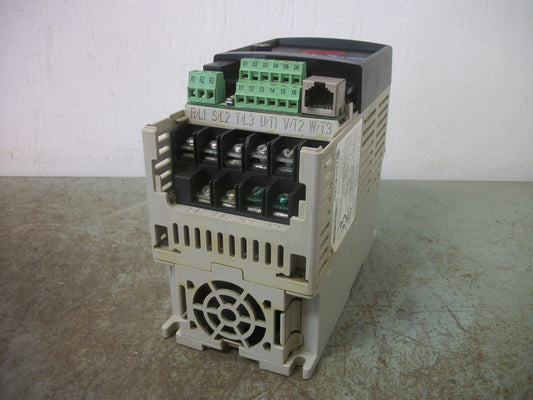 ALLEN-BRADLEY POWERFLEX 4 1HP AC DRIVE 22A-D2P3N104 460VOLT 3PH 2.3AMP