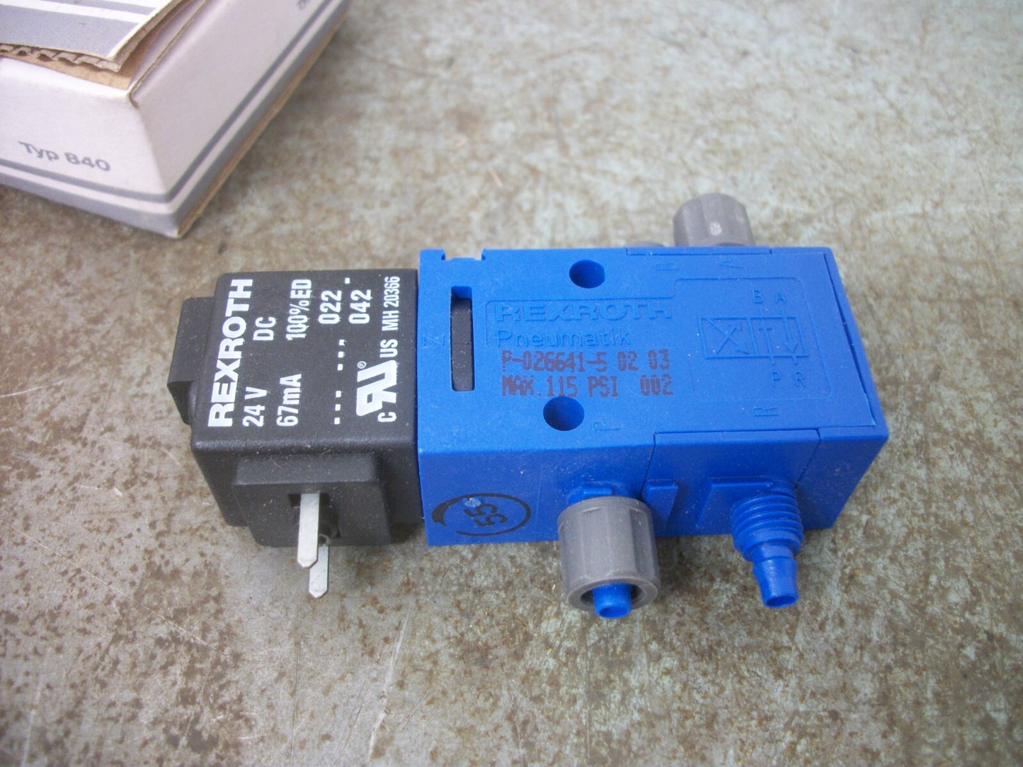 REXROTH PNEUMATIC SOLENOID VALVE P-026641-5 24VCOIL NIB