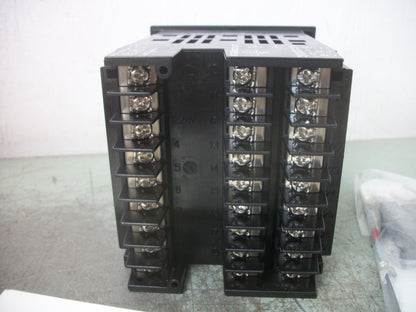 HONEYWELL UDC2500 TEMPERATURE CONTROLLER DC2500-E0-1L00-200-00000-00-0 NOB