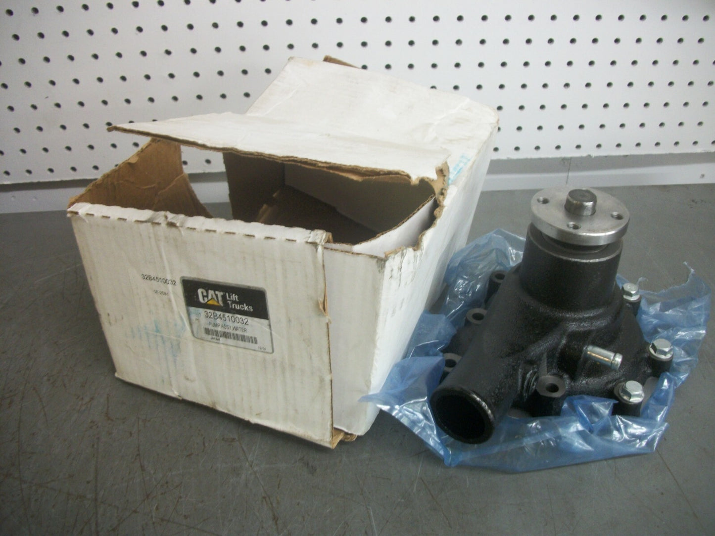 CAT WATER PUMP ASSEMBLY 32B4510032 NIB