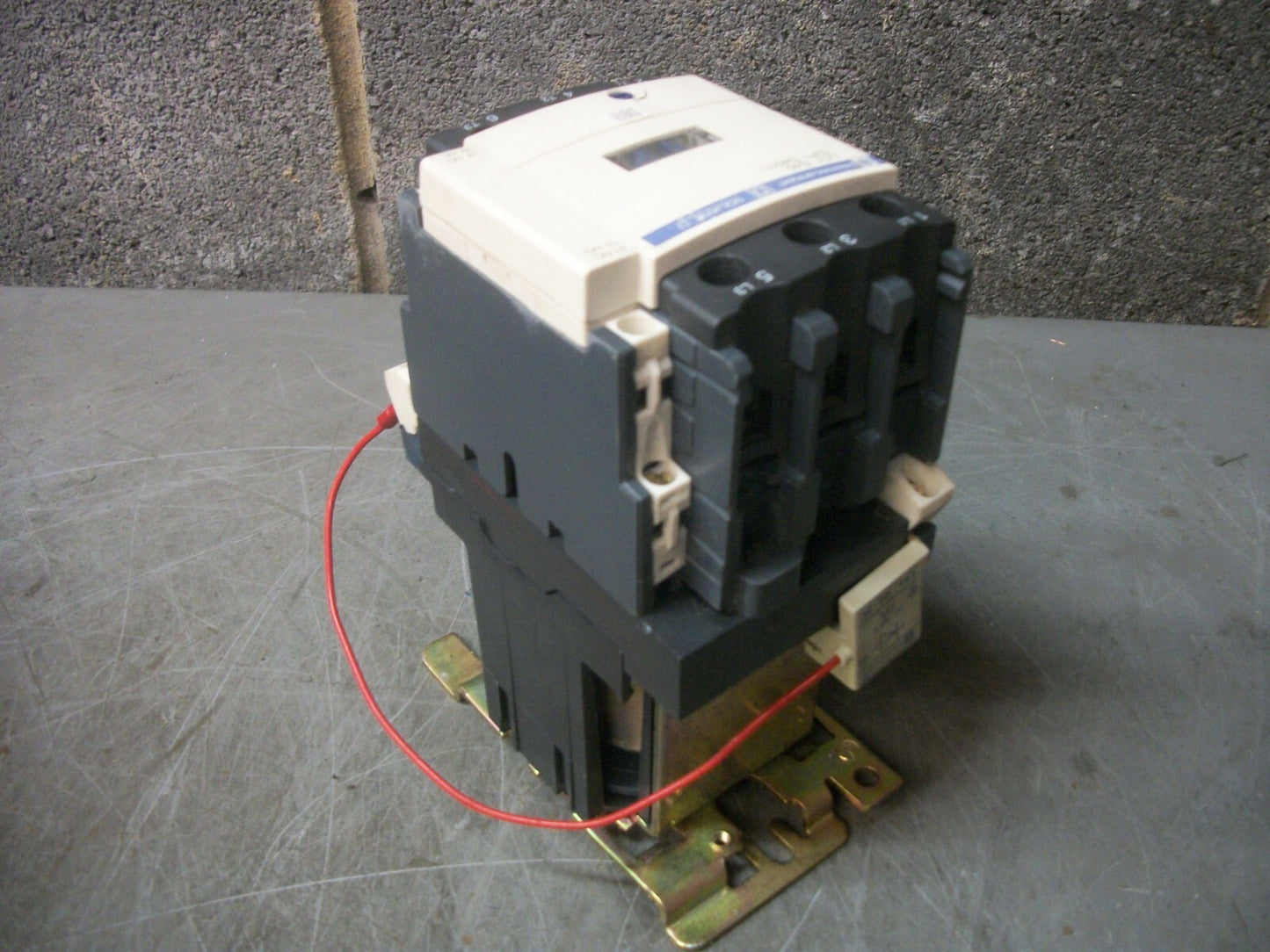 TELEMECANIQUE CONTACTOR LC1D4011BD 60AMP 24VCOIL 3PH 600V 30HP