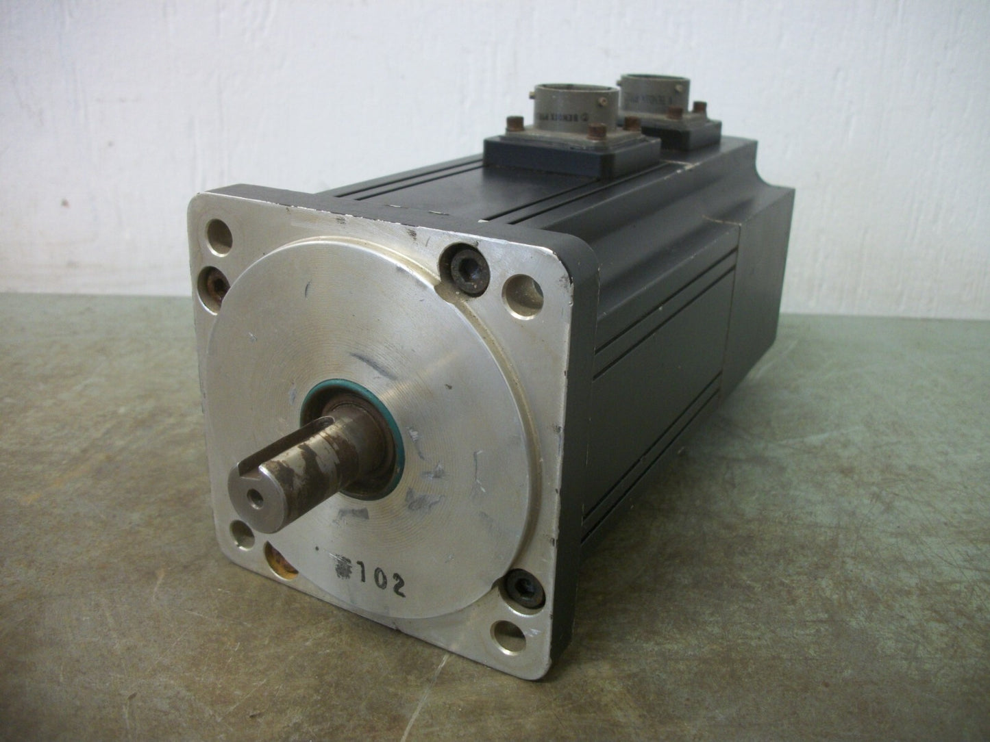 CUSTOM SERVO MOTORS SERVO MOTOR NB891FRM-AMCSA 230VOLT 5000RPM 3.8AMP