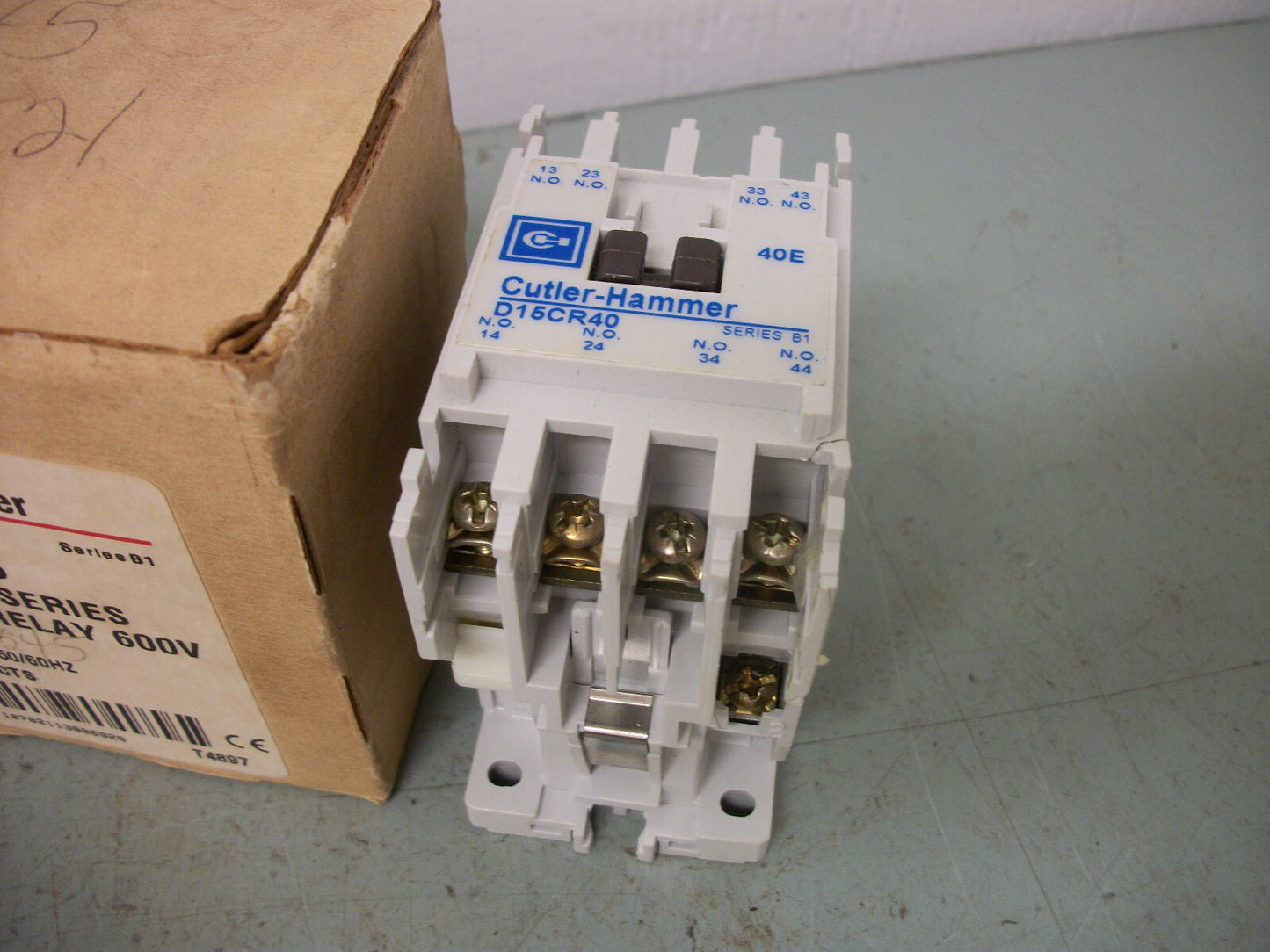 CUTLER-HAMMER FREEDOM SERIES MULTIPOLE RELAY D15CR40AB 120VCOIL 4POLE CHIP NIB