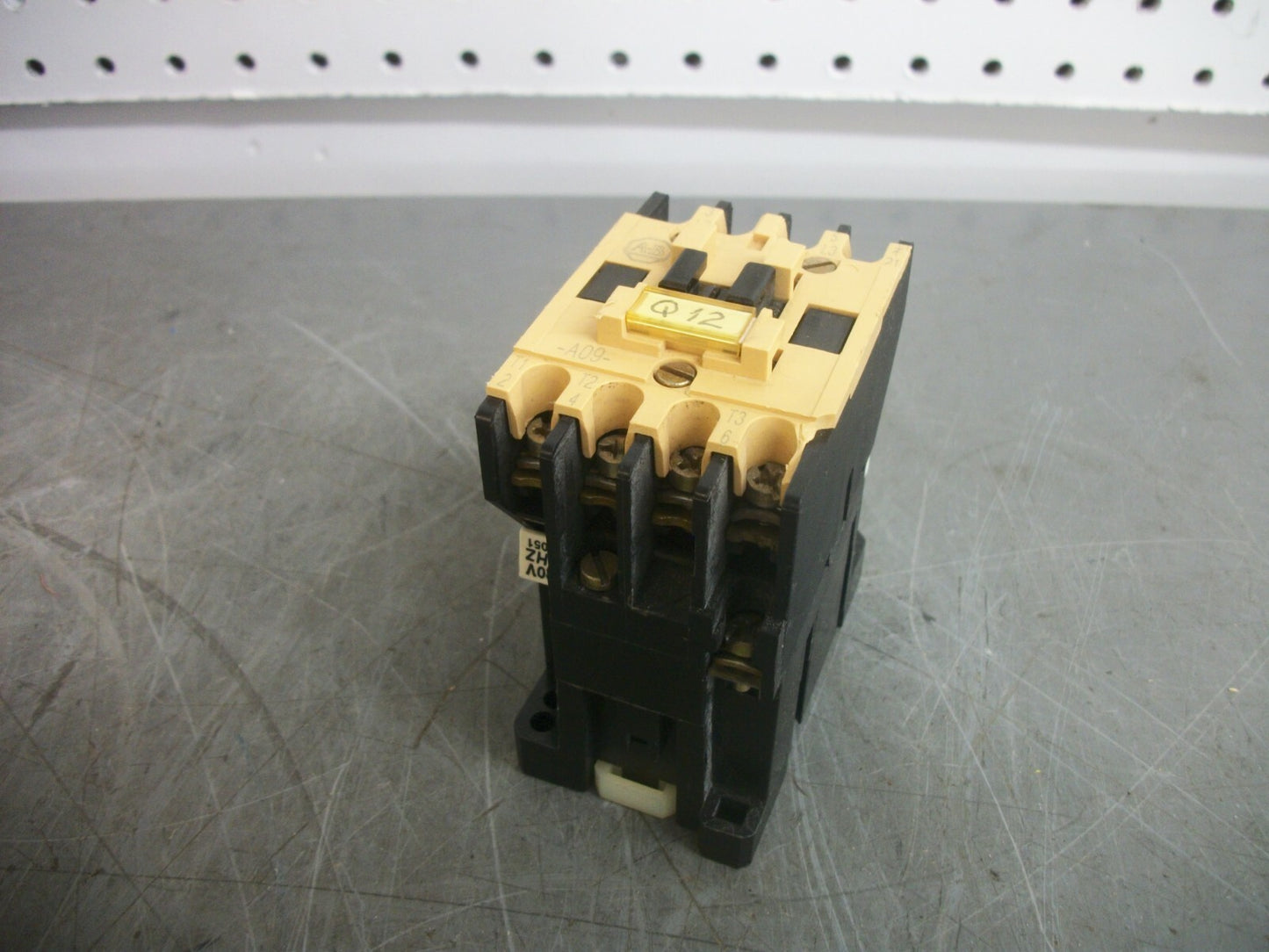 ALLEN-BRADLEY CONTACTOR 100-A09NB31 9AMP 220VCOIL 3PH 600V 7.5HP