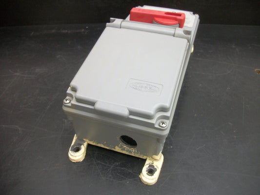 HUBBELL SWITCHED TWIST-LOCK ENCLOSURE 3R,12 SE2730A 30AMP 480VOLT