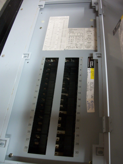 GE A SERIES LOAD CENTER PANELBOARD AQF3301MTXAXB4 125AMP 208Y/120VOLT 3PH 4W