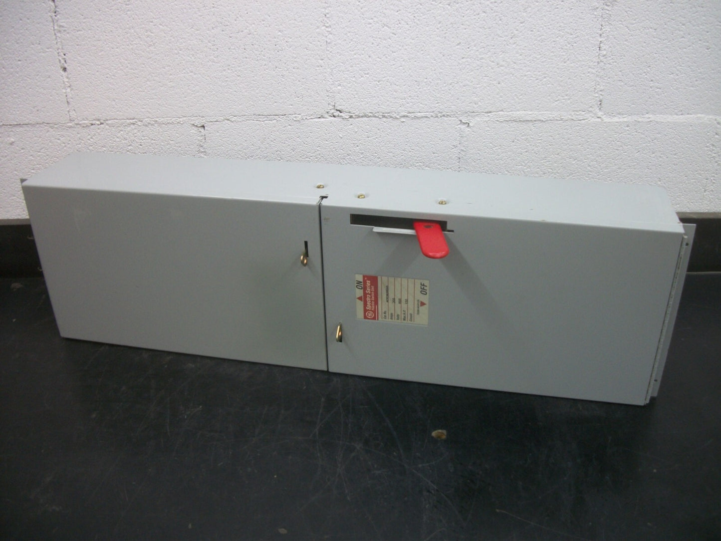 GE SPECTRA FUSIBLE PANELBOARD BRANCH SWITCH ADS36200HS 200AMP 600VOLT 3POLE NOB