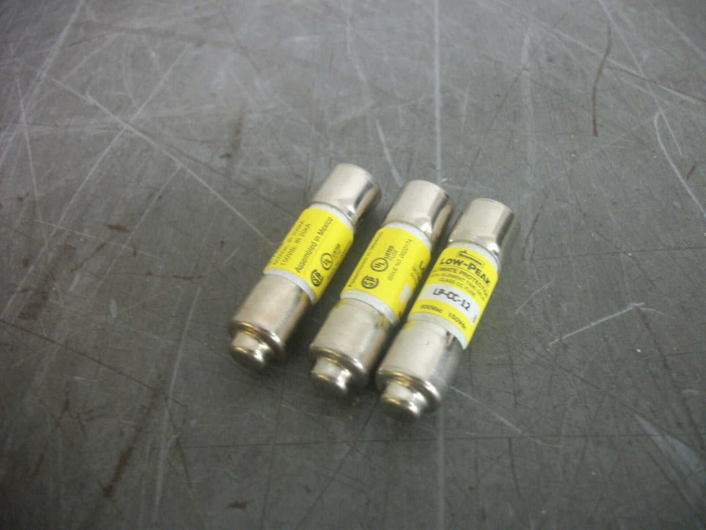 BUSSMANN LOT OF 3 LOW-PEAK FUSES LP-CC-12 12AMP 600VOLT NOB