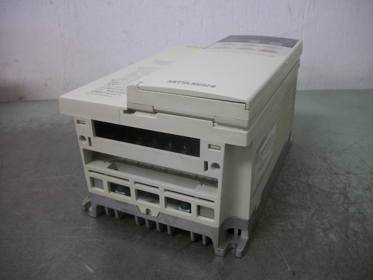 MITSUBISHI FREQROL-A024 1/2HP INVERTER DRIVE FR-A024-0.4K-UL 230VOLT 3PH 3AMP