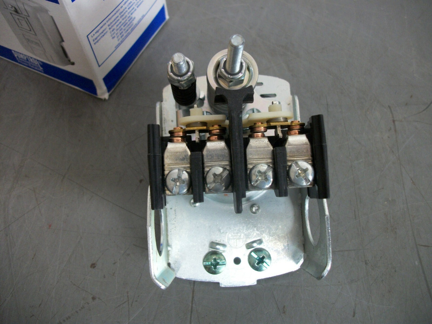 SQUARE D PUMPTROL PRESSURE SWITCH 9013FSG2J24 40/60PSI 276/414kPa NIB