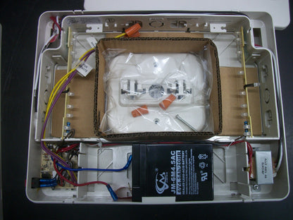 UNIVERSAL EMERGENCY EXIT LIGHTING FIXTURE EZXTEU2RWEMRC NIB