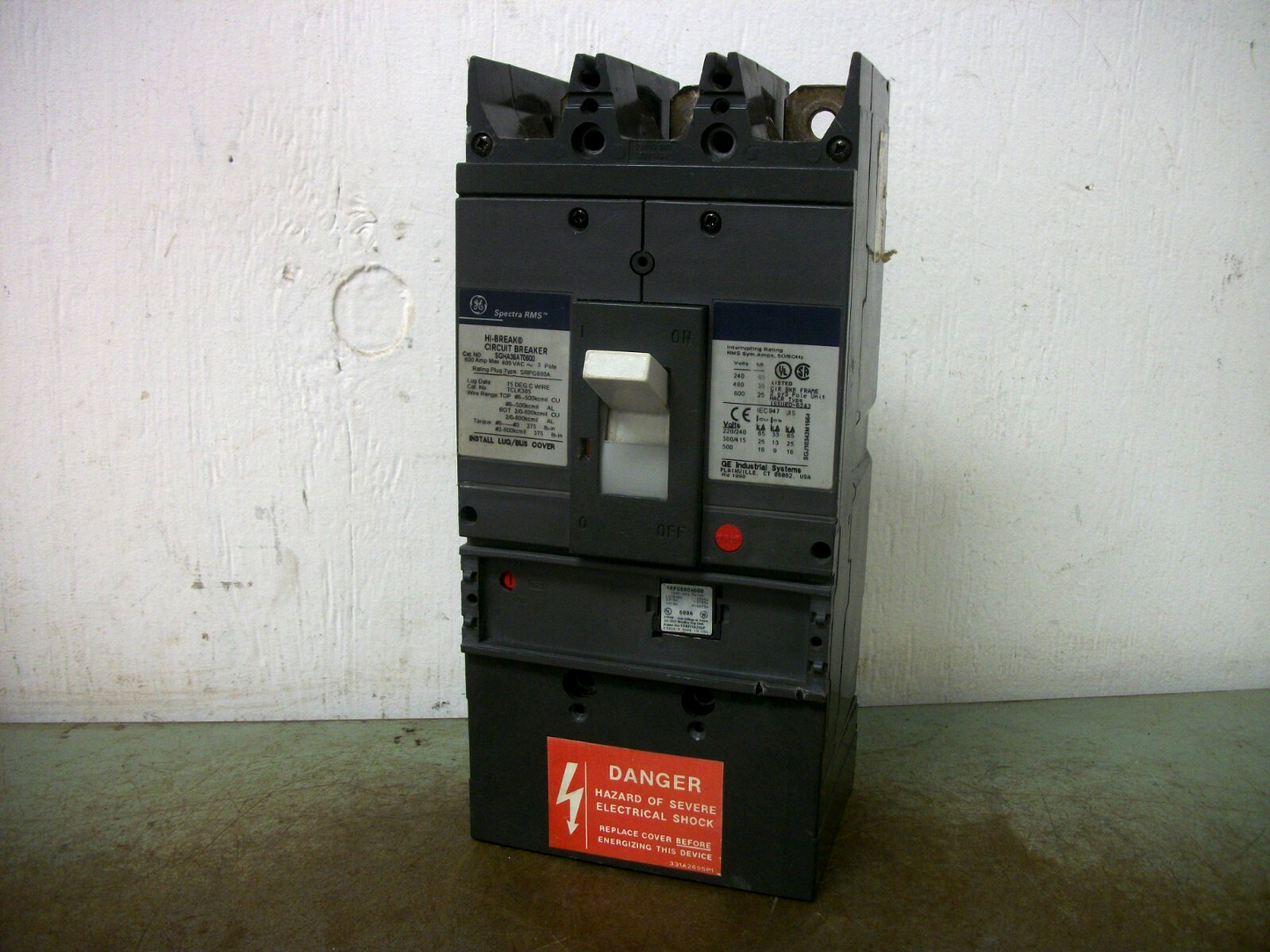 GE SPECTRA SGHA CIRCUIT BREAKER SGHA36AT0600 600AMP 600VOLT 3POLE W/600A TRIP