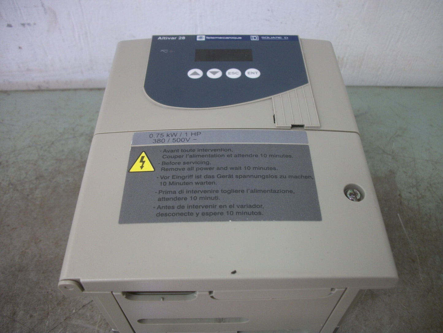 TELEMECANIQUE ALTIVAR 28 1HP AC DRIVE ATV28HU18N4 500VOLT 3PH 2.3AMP