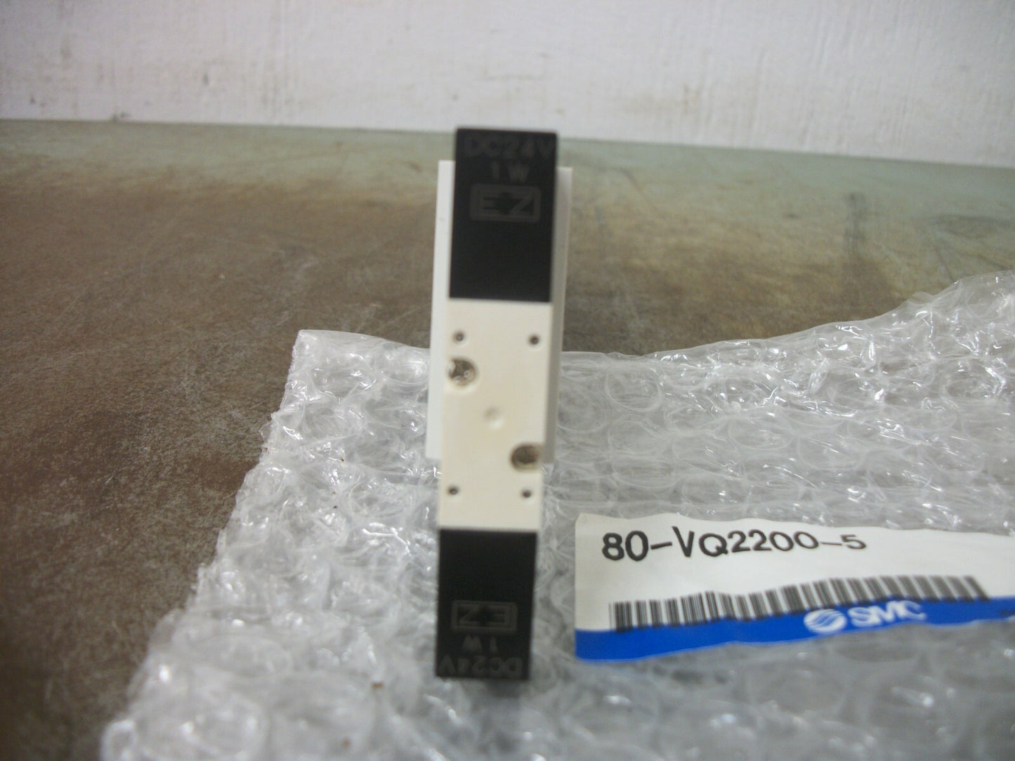 SMC PNEUMATIC SOLENOID VALVE 80-VQ2200-5 0.1-0.7MPa 24VCOIL 1W NEW