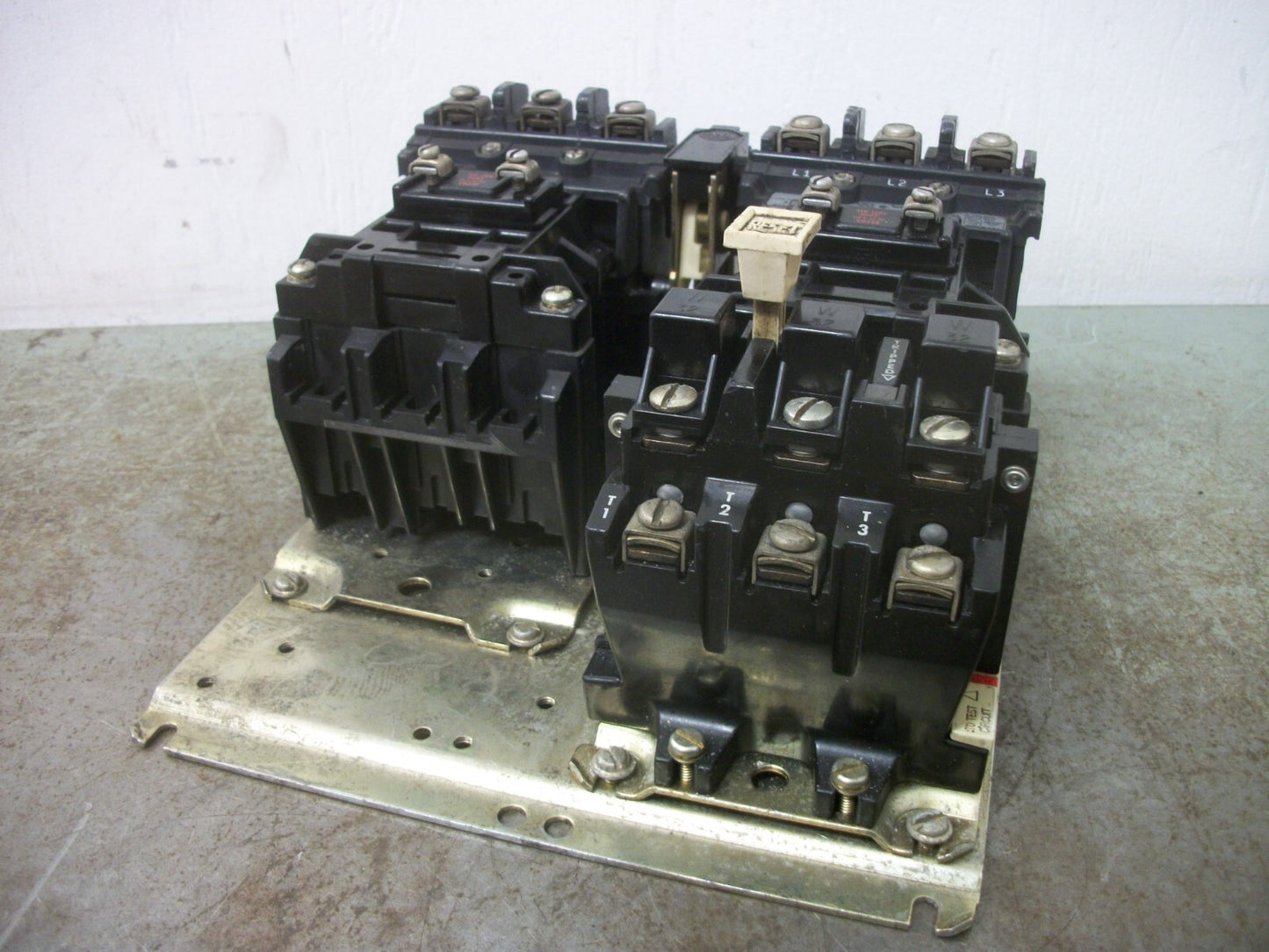 ALLEN-BRADLEY SIZE 1 REV STARTER 505-BOD 27AMP 120VCOIL 3PH 600V 10HP