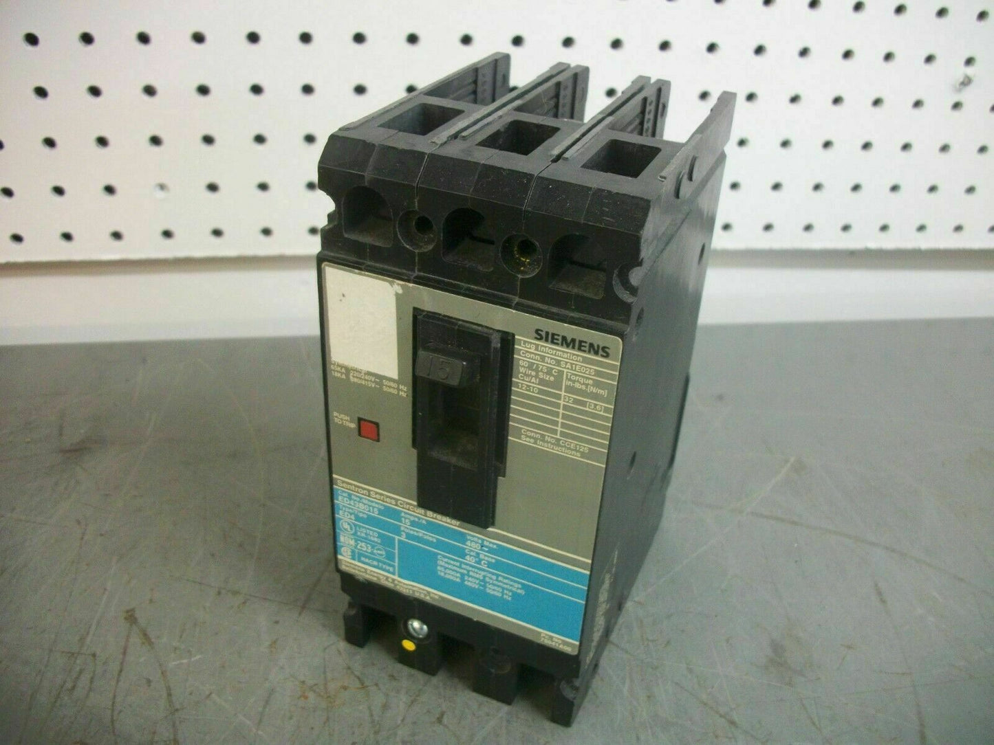 SIEMENS SENTRON ED4 CIRCUIT BREAKER ED43B015 15AMP 480VOLT 3POLE