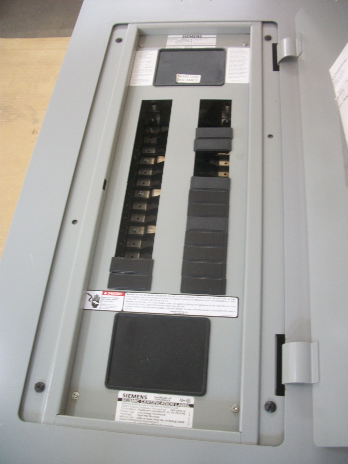 SIEMENS P1 LOAD CENTER PANELBOARD BQD 100AMP 480Y/277VOLT 3PH 4W