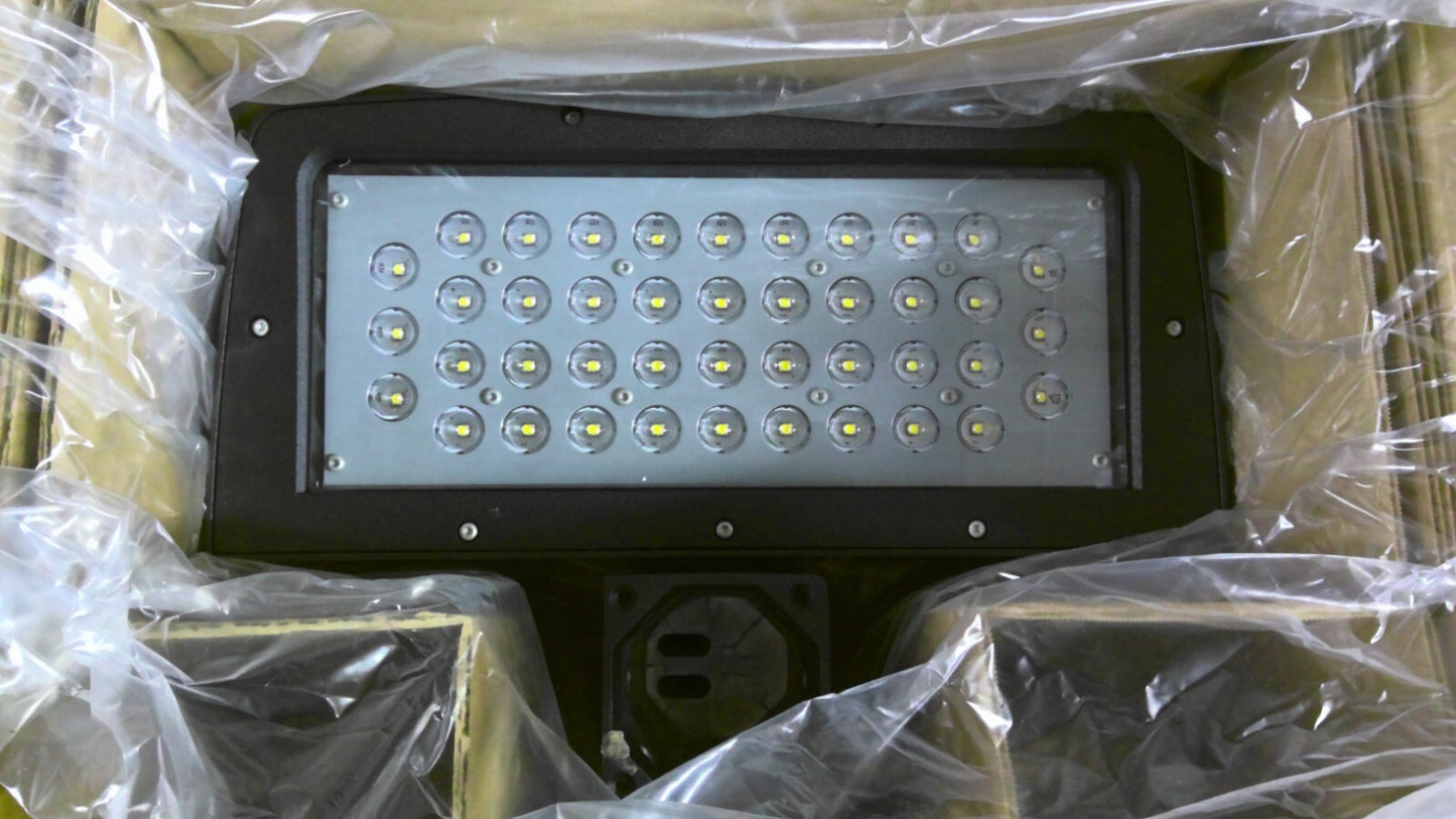 SPAULDING LARGE LED FLOOD LIGHT 93097256 120/277VOLT NIB