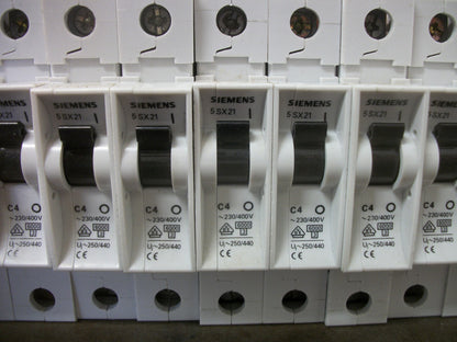 SIEMENS LOT OF 12 MINI CIRCUIT BREAKERS 5SX21C4 4AMP 230/400VOLT 1POLE