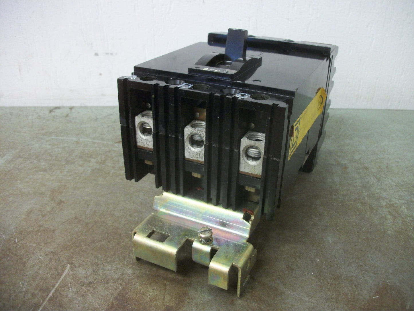 SQUARE D I-LINE FA CIRCUIT BREAKER FA34070 70AMP 480VOLT 3POLE BLACK