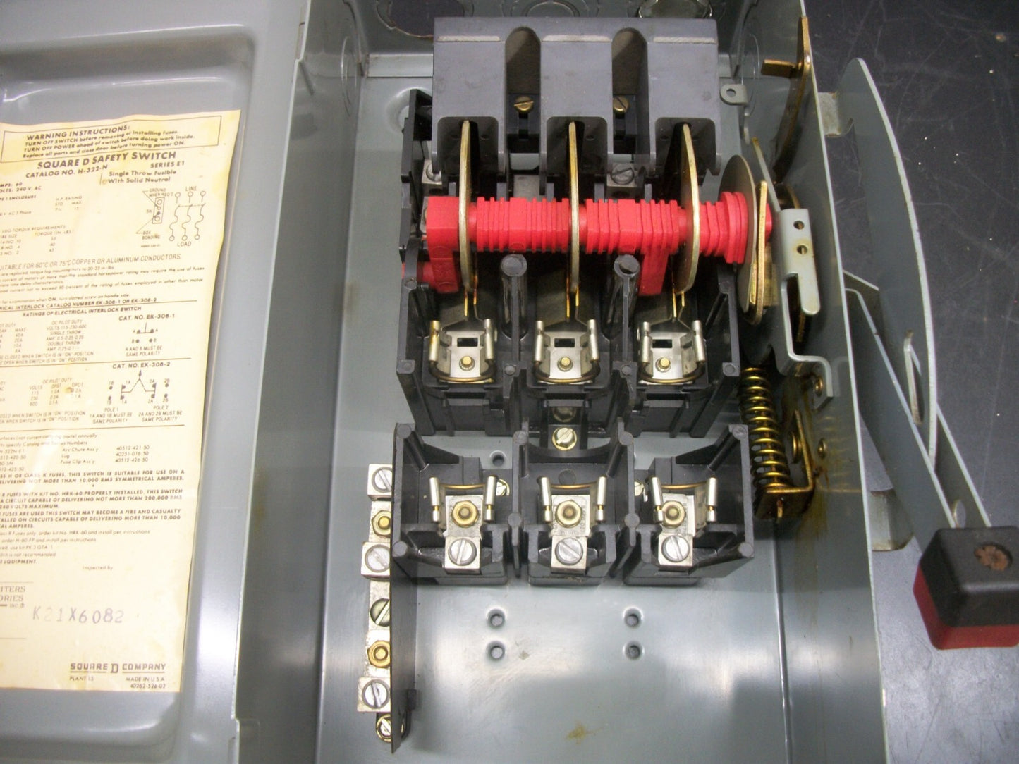 SQUARE D DISCONNECT TYPE 1 H322N 60AMP 240VOLT 3POLE FUSIBLE OLD