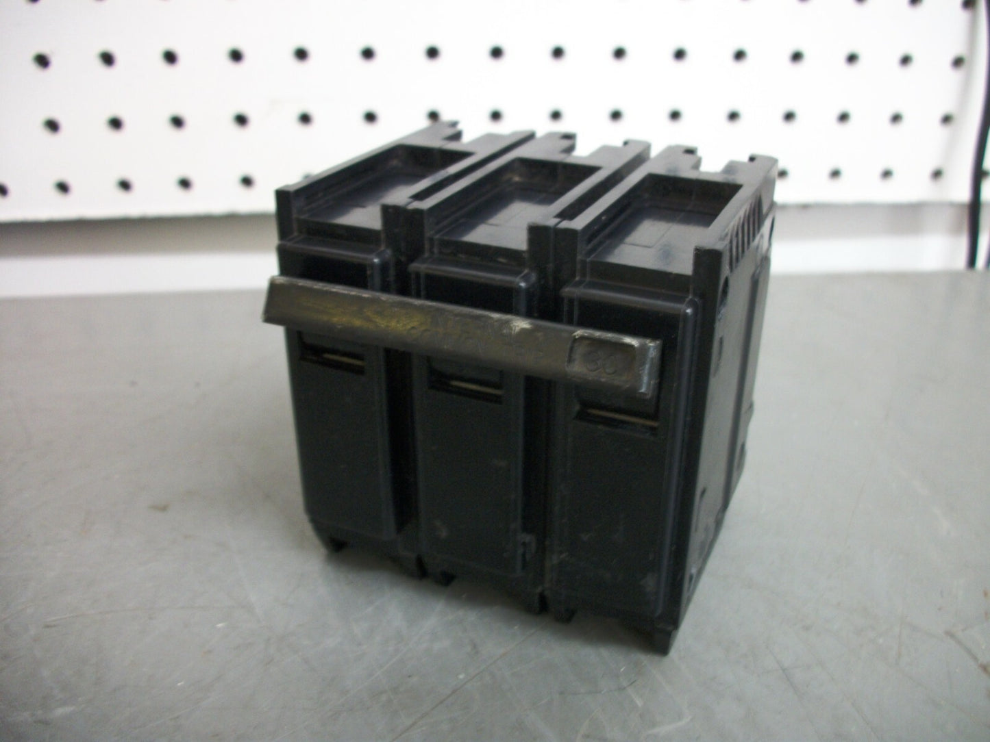 GTE SYLVANIA TYPE C CIRCUIT BREAKER C330 30AMP 240VOLT 3POLE