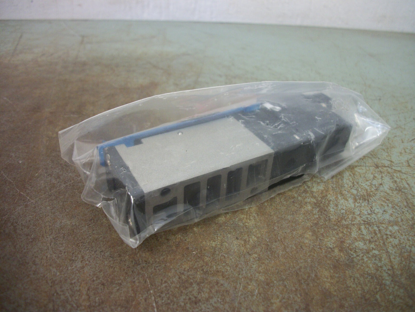 SMC SOLENOID VALVE NVZ5140-5MZ 24VCOIL NEW